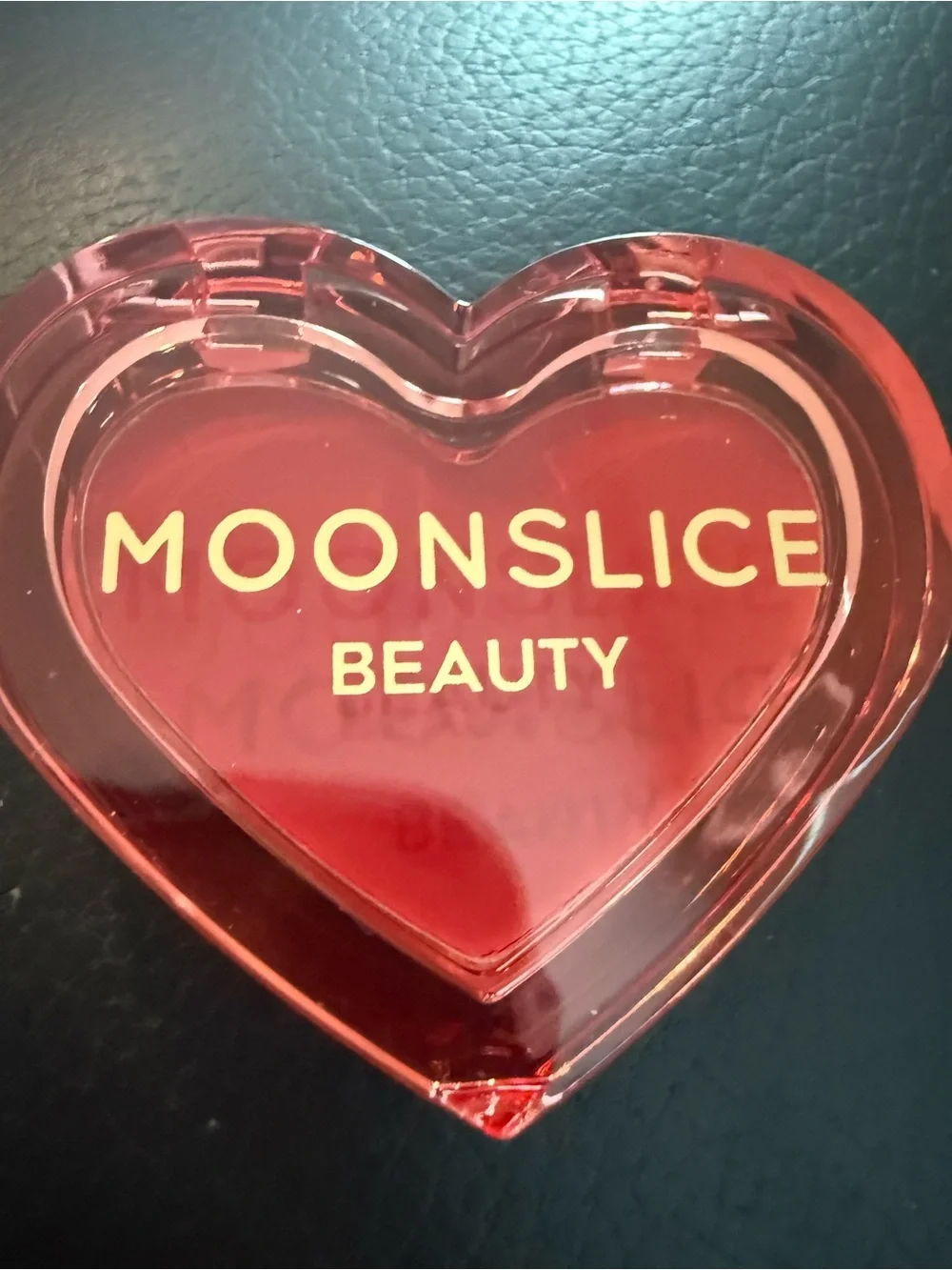 ⚠️ 5/25: Moonslice Beauty Heart Compact - Kiss Me